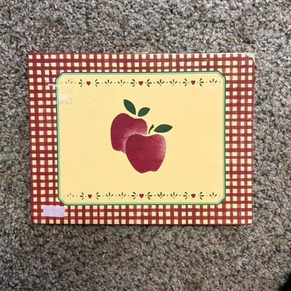 Apple accordion organizer